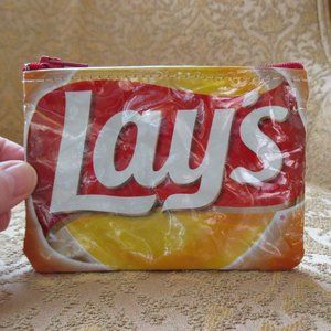 lays - upcycled old fashioned bar.b.q chip bag - zippered wallet